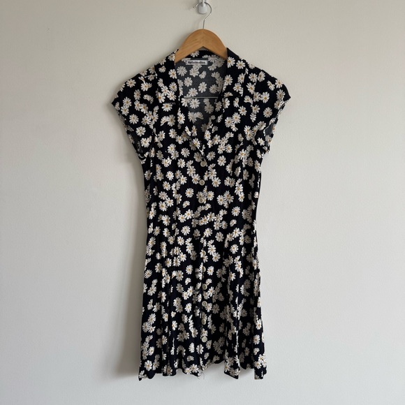 Reformation | White Daisy Concord Floral Mini Dress ~ US 4 - Picture 5 of 9